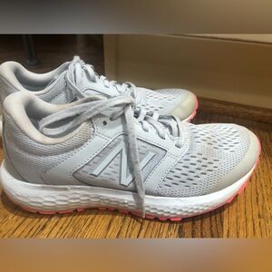 New Balance Women's Gray Sneakers Sz 8
